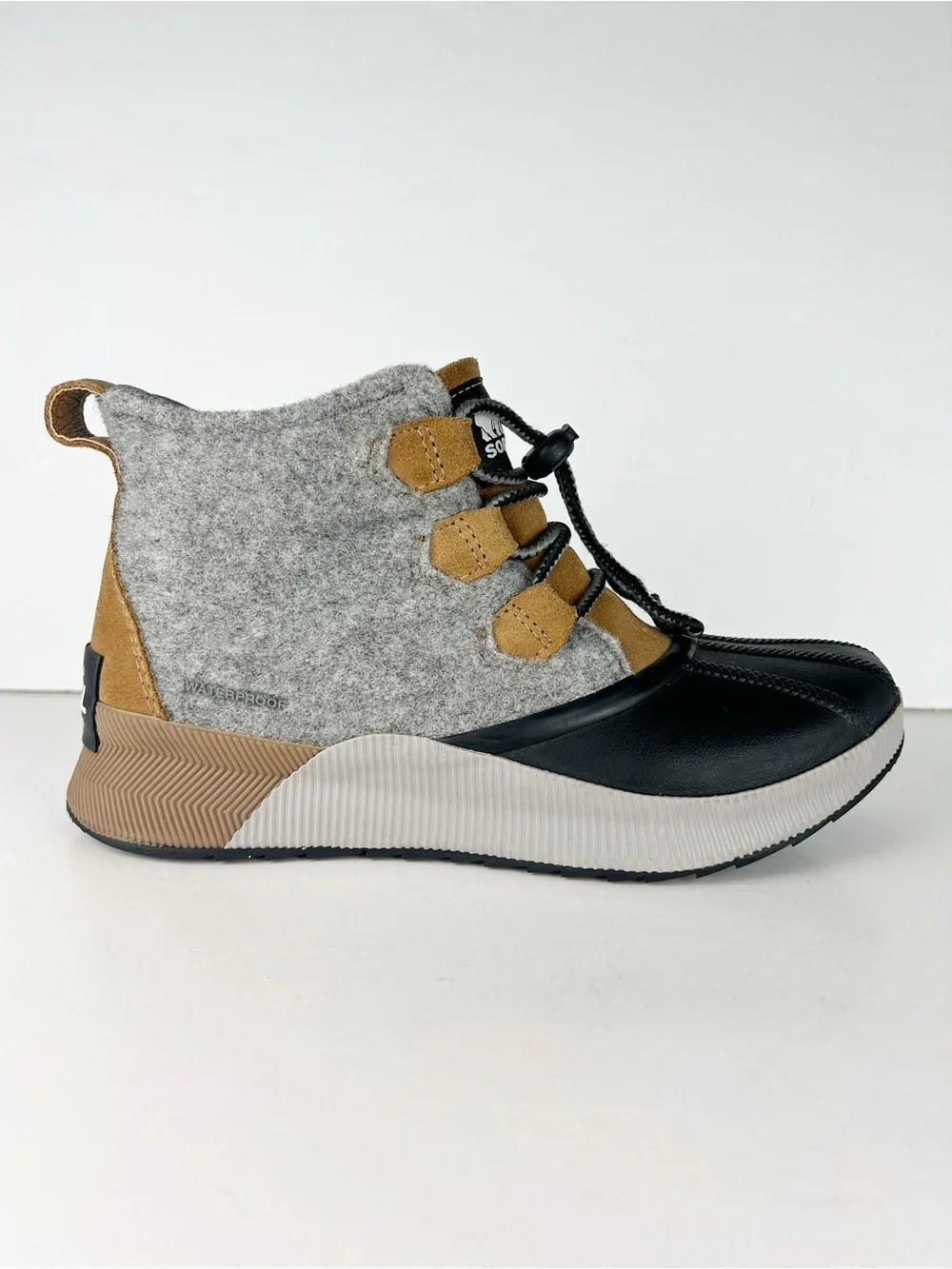 Sorel Out N About IV Classic Waterproof Unisex Suede Tan Gray Youth Boots